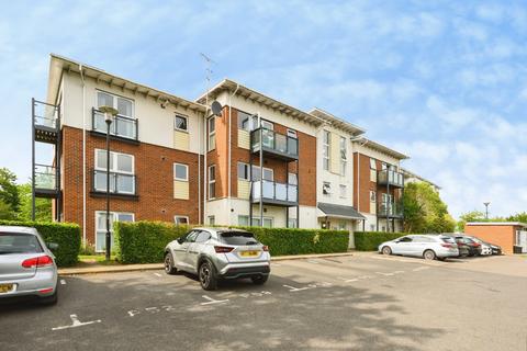 2 bedroom flat for sale, Park View Road, Leatherhead, Surrey, KT22
