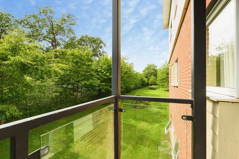 2 bedroom flat for sale, Park View Road, Leatherhead, Surrey, KT22