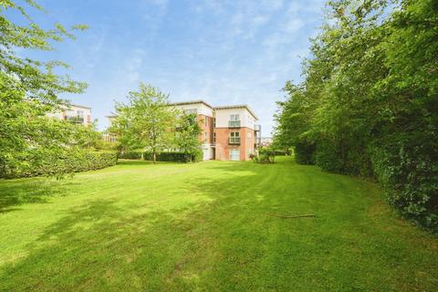 2 bedroom flat for sale, Park View Road, Leatherhead, Surrey, KT22