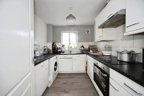 1 bedroom flat for sale, Larkspur Gardens, Luton