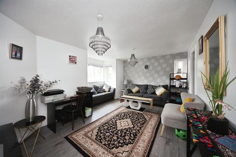 1 bedroom flat for sale, Larkspur Gardens, Luton