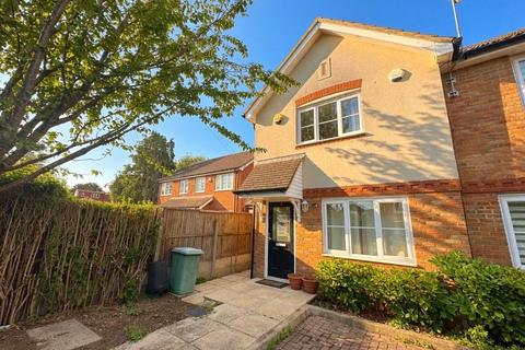 2 bedroom end of terrace house to rent, Trinity Drive, Uxbridge, Greater London, UB8