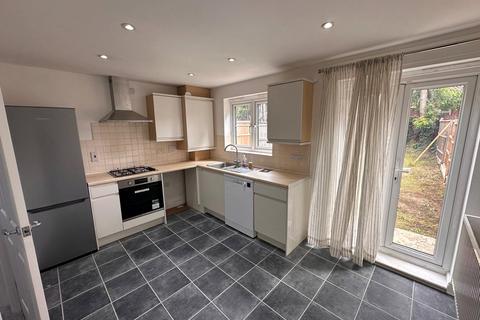 2 bedroom end of terrace house to rent, Trinity Drive, Uxbridge, Greater London, UB8