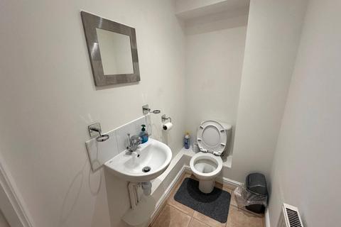 2 bedroom end of terrace house to rent, Trinity Drive, Uxbridge, Greater London, UB8