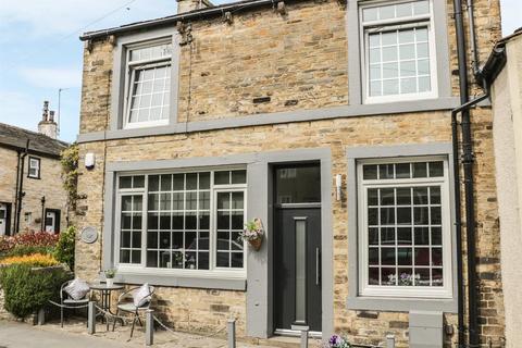 2 bed cottage for rent in Main Street, Cononley
