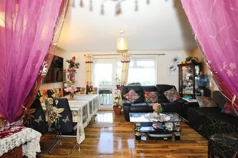 2 bedroom flat for sale, Crawley