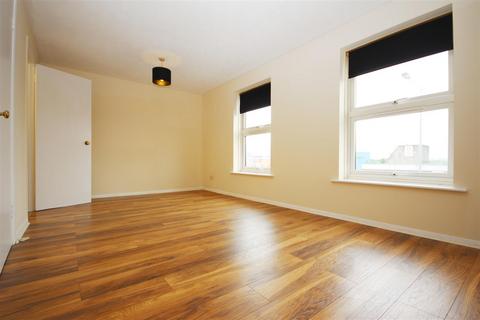 1 bedroom flat for sale, Latchingdon Court, Forest Road, Walthamstow