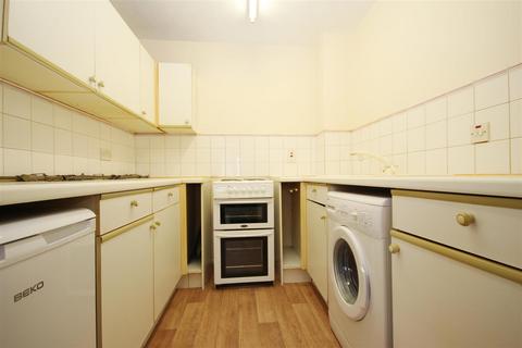 1 bedroom flat for sale, Latchingdon Court, Forest Road, Walthamstow