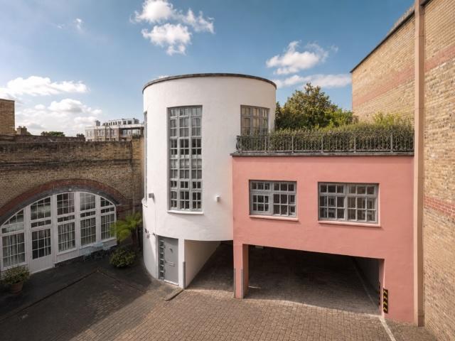 Detached house exterior, garage