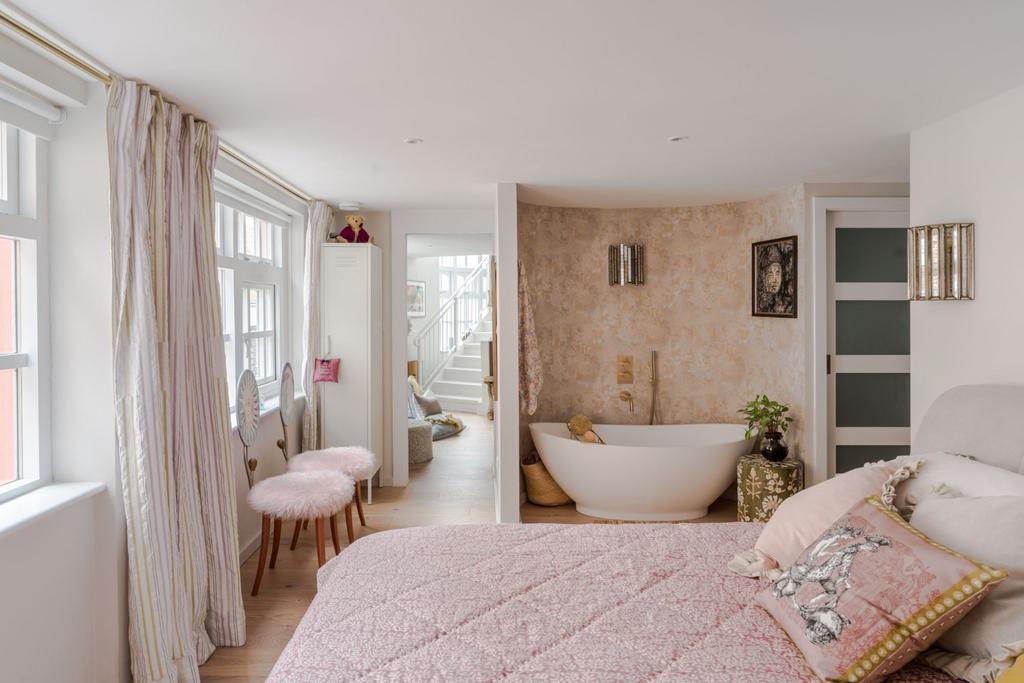 Master bedroom, en suite