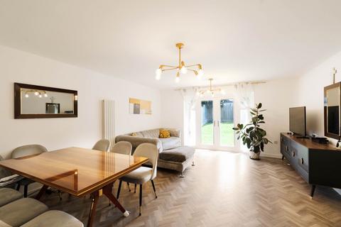 3 bedroom semi-detached house for sale, Dante Way, Epsom