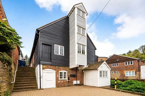 2 bedroom flat for sale, Mill Lane, Surrey GU7