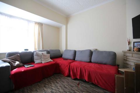 4 bedroom terraced house to rent, Leader Avenue, Manor Park, E12 6JP