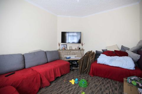 4 bedroom terraced house to rent, Leader Avenue, Manor Park, E12 6JP