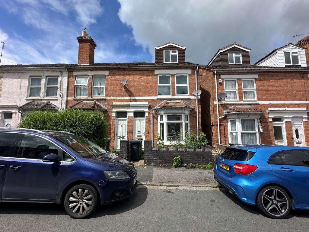 4 bedroom end of terrace house for sale