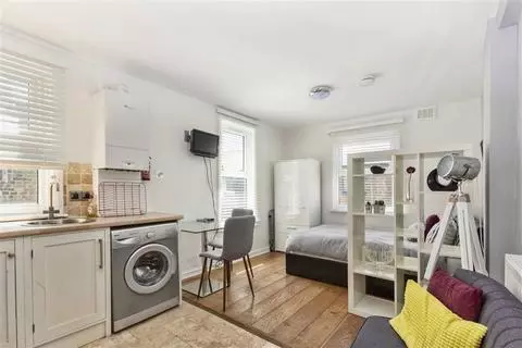Studio to rent,