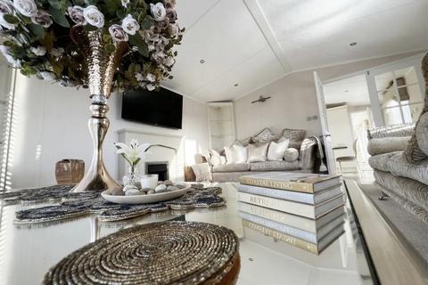 2 bedroom lodge for sale, Wilberfoss YO41