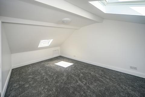 1 bedroom in a house share to rent, A Coburg Place, Torquay, TQ2