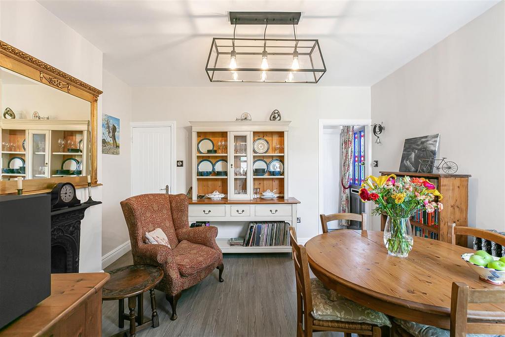 Dining room, fireplace