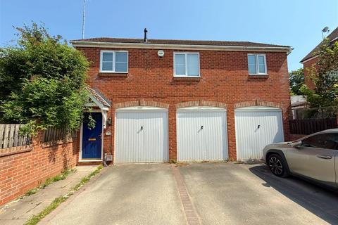1 bedroom coach house for sale, Burns Close, Stratford-Upon-Avon