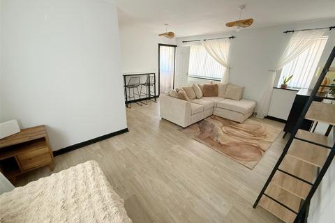 1 bedroom coach house for sale, Burns Close, Stratford-Upon-Avon