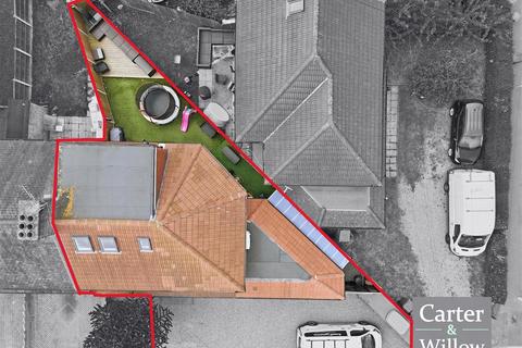 4 bedroom end of terrace house for sale, Dronfield Gardens, Dagenham, Essex
