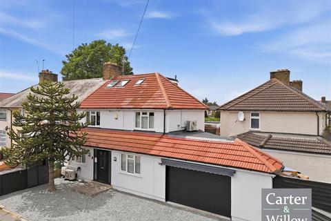 4 bedroom end of terrace house for sale, Dronfield Gardens, Dagenham, Essex