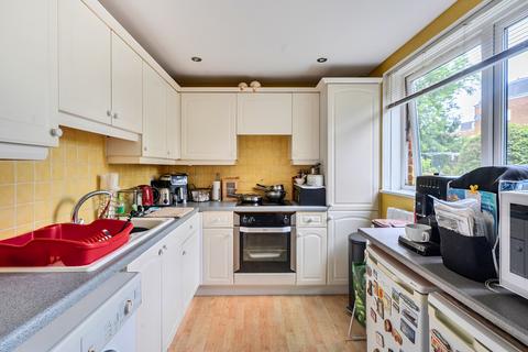 2 bedroom apartment for sale, Briarwood Court, Worcester Park KT4