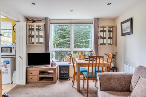 2 bedroom apartment for sale, Briarwood Court, Worcester Park KT4