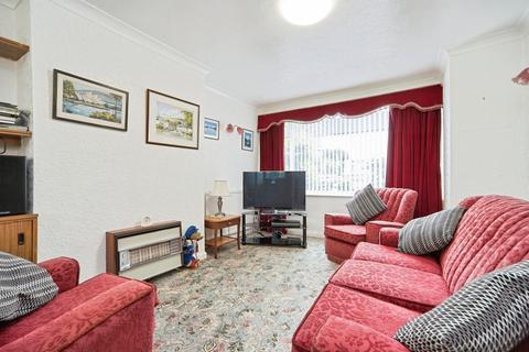 3 bedroom semi-detached house for sale, Lynnwood Gardens, Pudsey