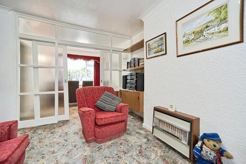 3 bedroom semi-detached house for sale, Lynnwood Gardens, Pudsey