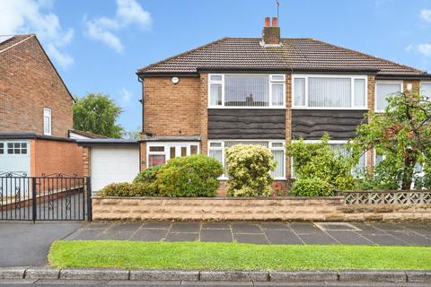 3 bedroom semi-detached house for sale, Lynnwood Gardens, Pudsey