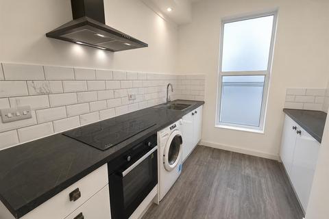 Studio to rent, Brownhill Road, London