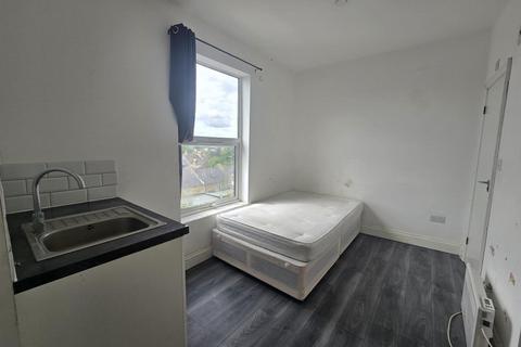 Studio to rent, Brownhill Road, London