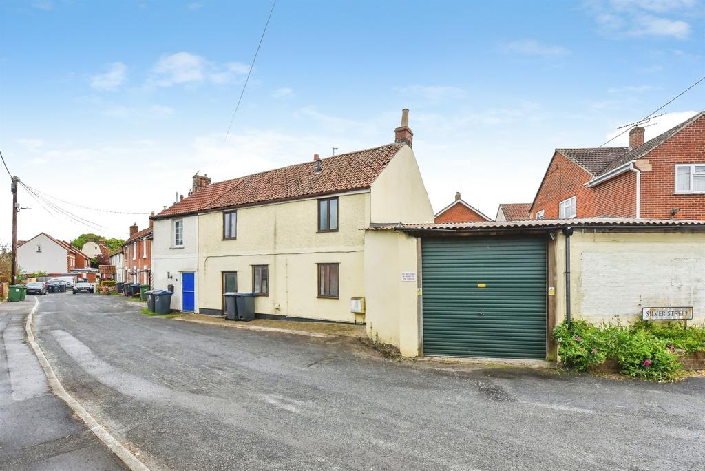 3 bedroom end of terrace house for sale