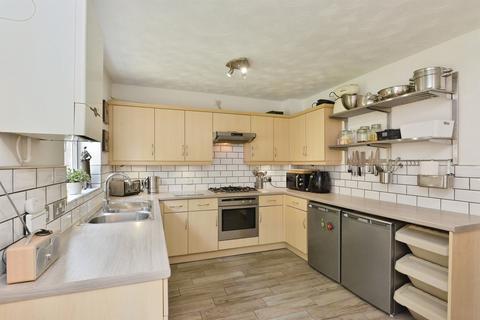 3 bedroom link detached house for sale, Winwood Close, Deanshanger, Milton Keynes
