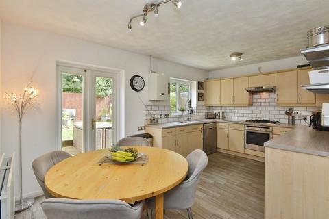 3 bedroom link detached house for sale, Winwood Close, Deanshanger, Milton Keynes