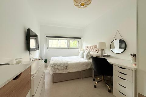 1 bedroom flat for sale, Woods House, 7 Gatliff Road, London, SW1W 8DF, UK