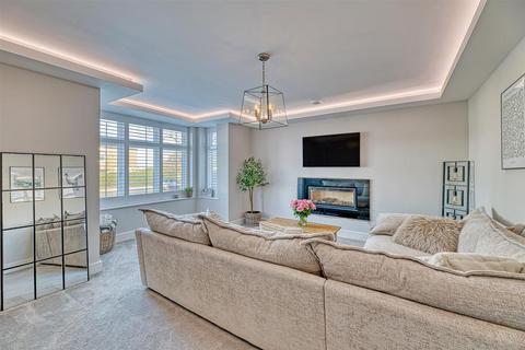 5 bedroom semi-detached house to rent, Grappenhall Road, Stockton Heath, WA4