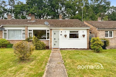 2 bedroom bungalow for sale, Frensham Close, Yateley, Hampshire