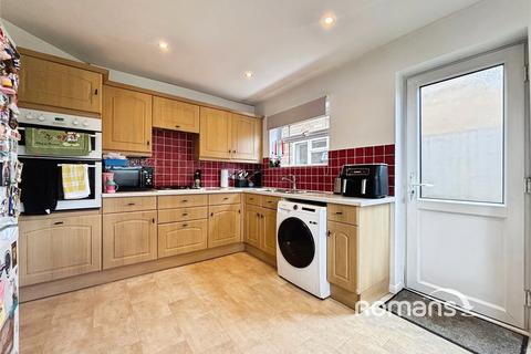 2 bedroom bungalow for sale, Frensham Close, Yateley, Hampshire