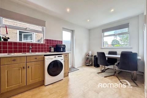 2 bedroom bungalow for sale, Frensham Close, Yateley, Hampshire