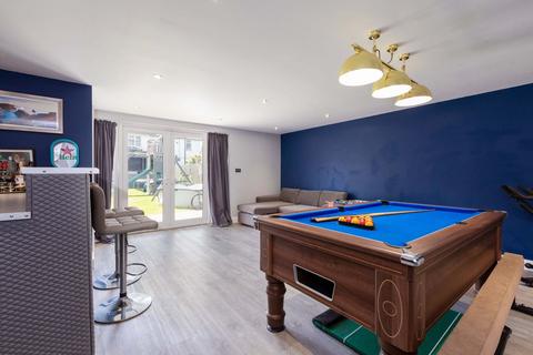 5 bedroom semi-detached house for sale, The Parkway, Iver Heath SL0