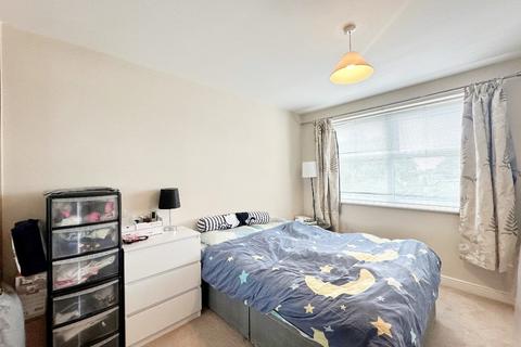 2 bedroom flat for sale, Heathcote Road, Camberley, GU15
