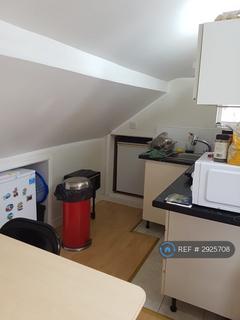 1 bedroom in a house share to rent, Walford Road, Uxbridge, UB8