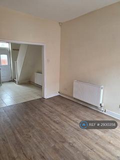 2 bedroom terraced house to rent, Fram St, Salford, M6