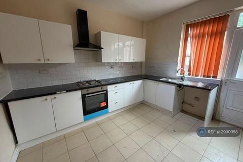 2 bedroom terraced house to rent, Fram St, Salford, M6