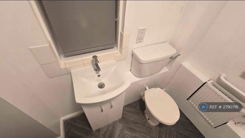 House in Nottingham, Nottinghamshire - View 5