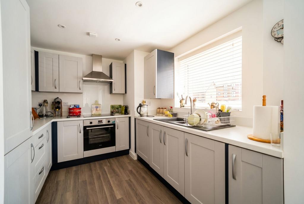Apartment in Solihull, Shirley - More