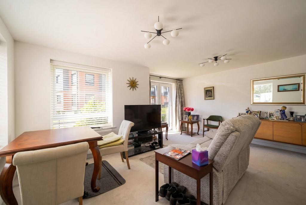 Apartment in Solihull, Shirley - View 2